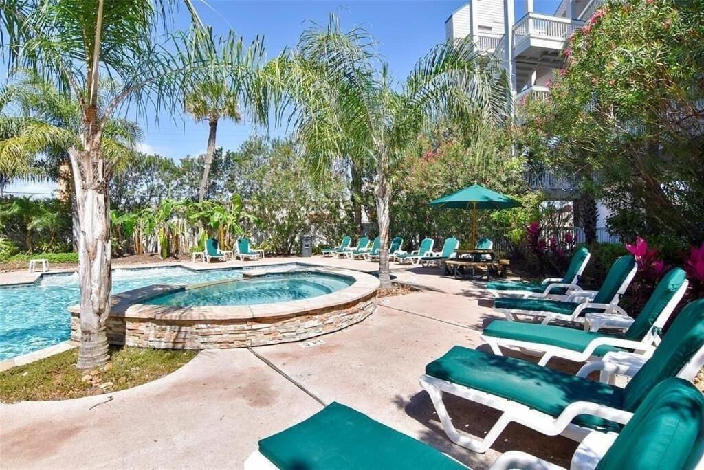 Sun Splashed Condo! Steps To Beach And 2 Pools Galveston Island Exterior photo