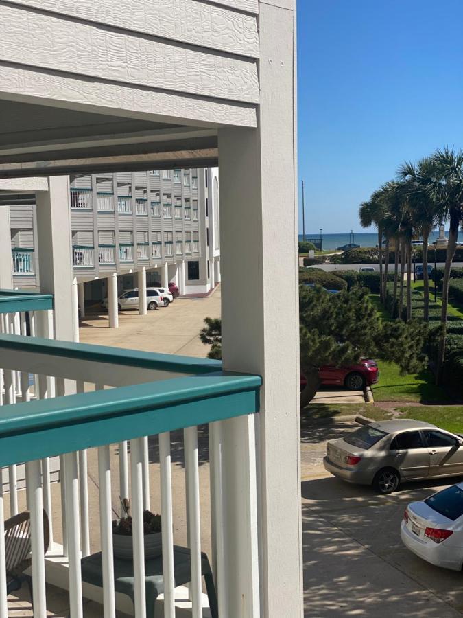 Sun Splashed Condo! Steps To Beach And 2 Pools Galveston Island Exterior photo